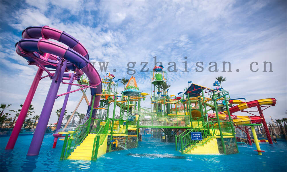 巨型水滑梯探险之旅，畅享无尽欢愉