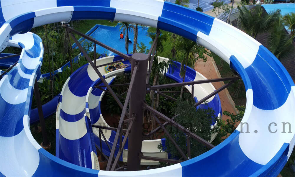 水上设备乐园，畅享清凉一夏