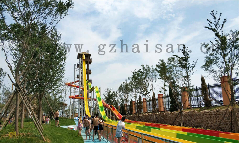 水上乐园设施狂欢，尽情畅享水上游乐盛宴