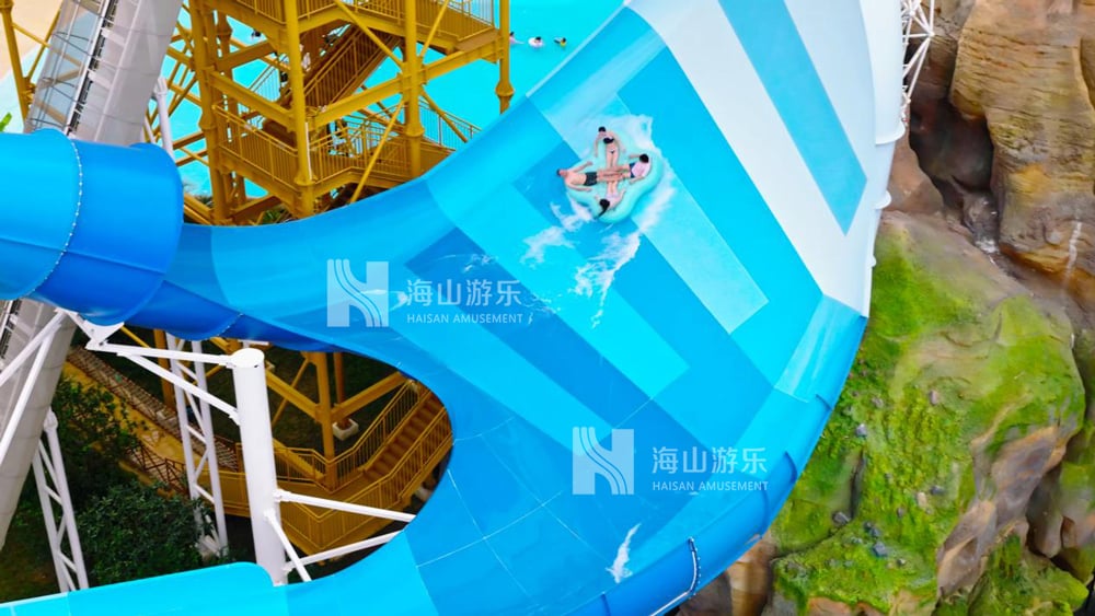 双重风暴，极致竞速——星际盘旋+巨浪翻滚组合引爆水乐园刺激体验