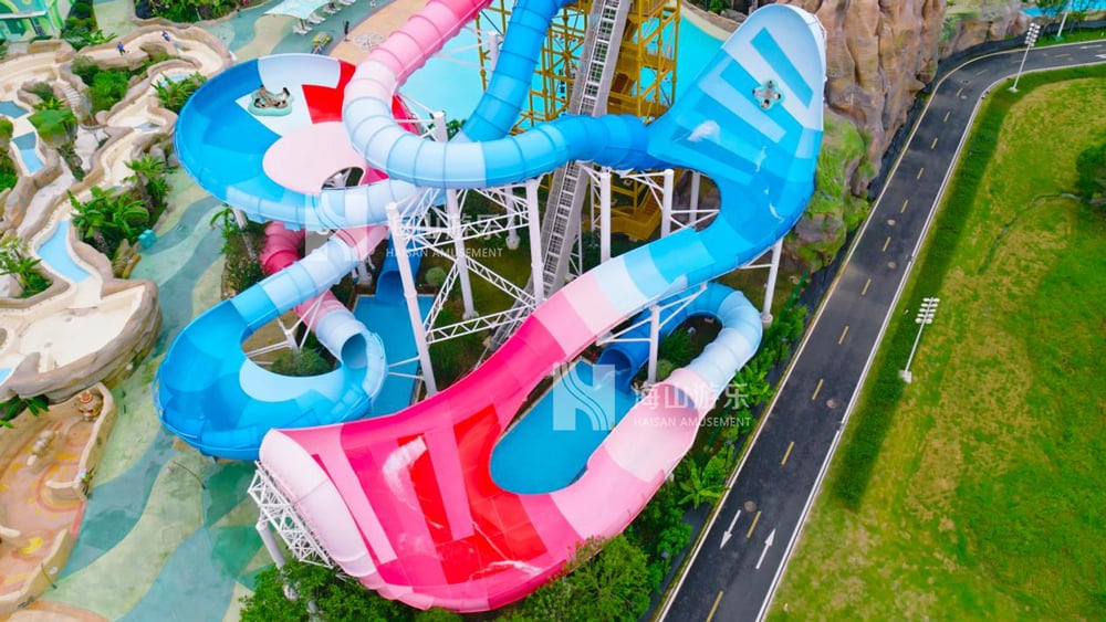 双重风暴，极致竞速——星际盘旋+巨浪翻滚组合引爆水乐园刺激体验