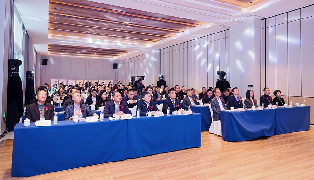 科技铸就非凡体验，专业成就行业标杆——jinnianhui今年会游乐荣膺2025金冠奖“杰出水滑道设备奖”