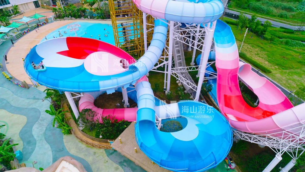 双重风暴，极致竞速——星际盘旋+巨浪翻滚组合引爆水乐园刺激体验